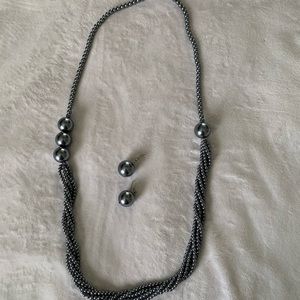Muted silver/gray beaded necklace w/earrings **BOGO same or less$